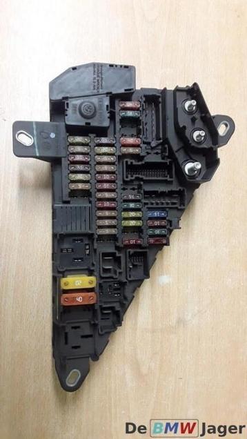 Zekeringskast kofferruimte BMW E60 E61 E63 E64 61146906588 beschikbaar voor biedingen