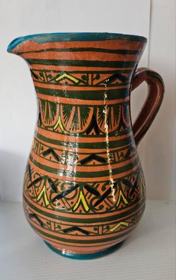 Zuid-europese beschilderde aardewerk vaas beschikbaar voor biedingen