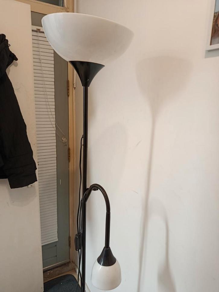 Staande lamp met leeslamp, Huis en Inrichting, Lampen | Vloerlampen, Zo goed als nieuw, 150 tot 200 cm, Glas, Metaal, Ophalen