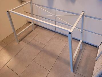 Onderstel bureau
C.a 50 diep 63 hoog 110 Breed



