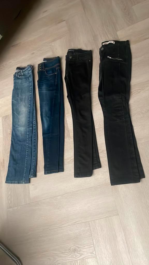 4 Only Spijkerbroeken zwart en blauw mt 34/36, Kleding | Dames, Spijkerbroeken en Jeans, Zo goed als nieuw, W28 - W29 (confectie 36)