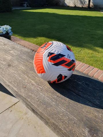 Nike wedstrijdbal Flight Aerow Sculpt ACC FIFA  beschikbaar voor biedingen