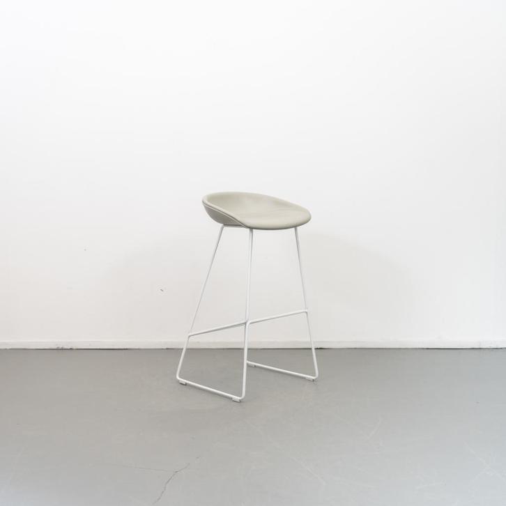 5 Hay about a Stool AAS38 barkruk 75 cm Grijs Leer, Huis en Inrichting, Barkrukken, Zo goed als nieuw, Leer, Metaal