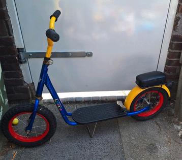 Leuke autoped step met luchtbanden, rem en standaard.
Deze l beschikbaar voor biedingen
