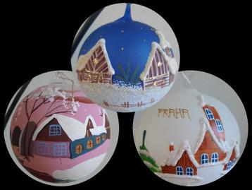 3 mooie glazen bollen met winters motief beschikbaar voor biedingen