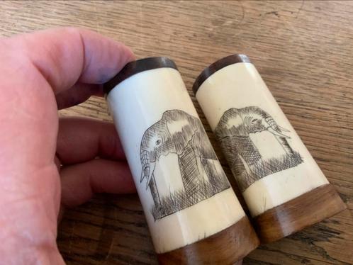 Vintage Olifant Scrimshaw Peper en Zoutstel Snijwerk Afrika, Antiek en Kunst, Kunst | Niet-Westerse kunst, Ophalen of Verzenden