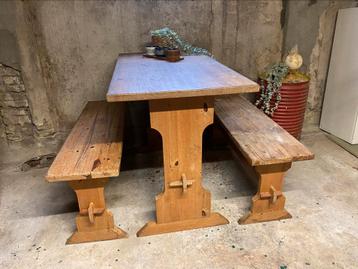 Origineel oud grenen kloostertafel en bankjes beschikbaar voor biedingen