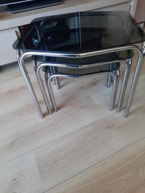 vintage mini set tafeltjes chrome met rookglas nesting table, Huis en Inrichting, Tafels | Sidetables, Gebruikt, 25 tot 50 cm