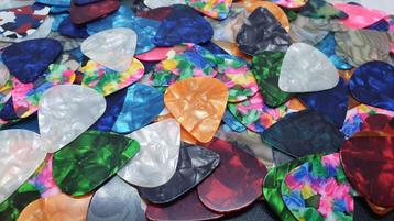 GRATIS VERZENDING!! Celluloid plectrums Pearl mix kleuren beschikbaar voor biedingen