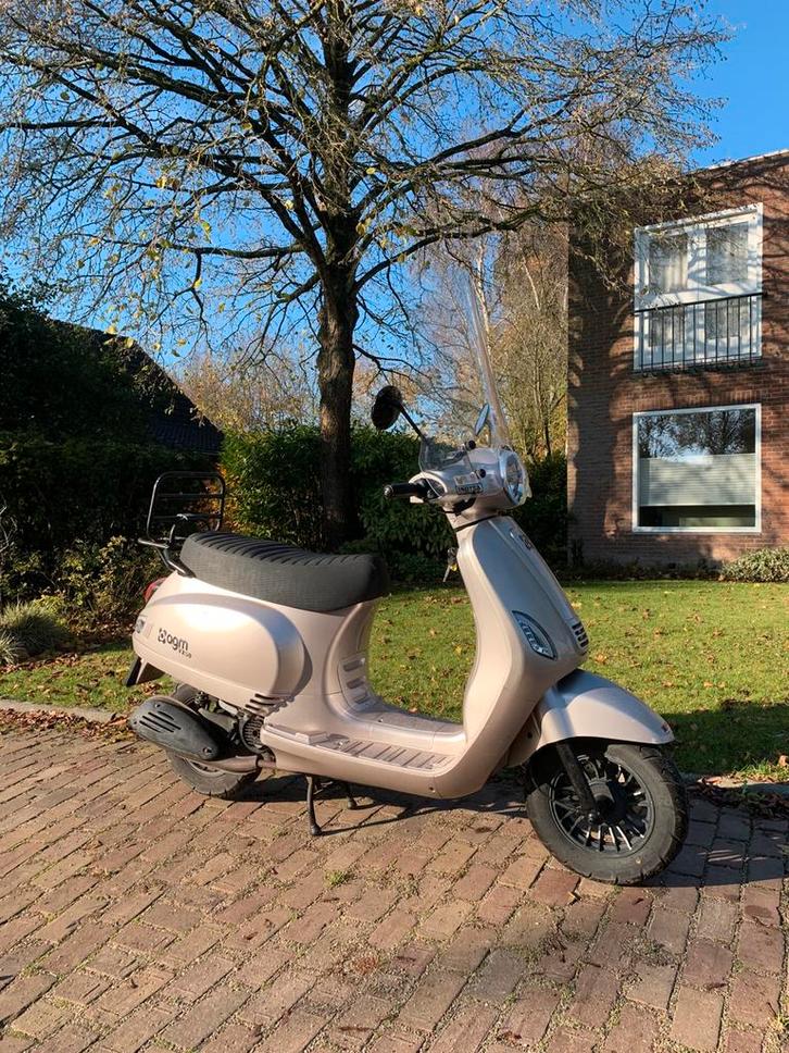 Agm vx50 snorscooter, Fietsen en Brommers, Snorfietsen en Snorscooters, Zo goed als nieuw, Overige merken, Benzine, Ophalen