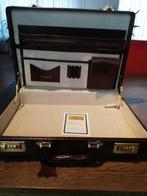 Nieuw Attache koffer., Ophalen of Verzenden, Minder dan 35 cm, Nieuw, Slot