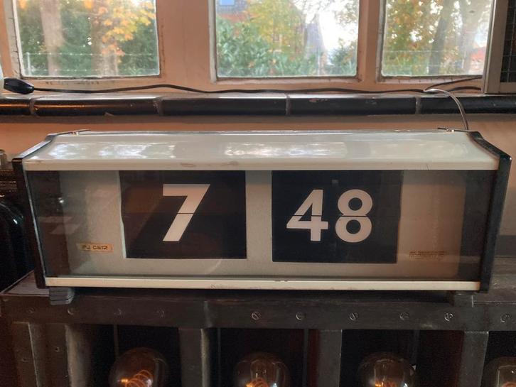 Grote flipklok Pragotron, Huis en Inrichting, Woonaccessoires | Klokken, Zo goed als nieuw, Ophalen of Verzenden