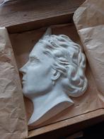 Gipsen reliëf van koningin Wilhelmina, Ophalen