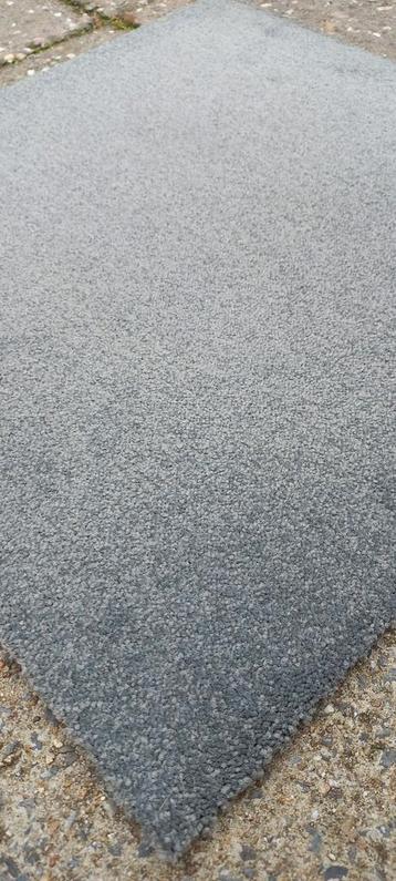 67 stuks Ruim 16m2 zacht groene tapijt vloertegels 50x50  beschikbaar voor biedingen