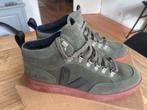 VEJA model Roraima Suede, Olive black, Rust sole maat 39, Kleding | Dames, Schoenen, Ophalen of Verzenden, Groen, Sneakers of Gympen