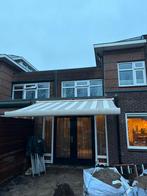 Elektrisch zonnescherm - 5,5m breed x 2,4m diep, Tuin en Terras, Zonneschermen, Ophalen, Gebruikt, 450 cm of meer, Elektrisch