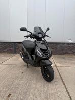 Zip 50cc 4 takt 2V KICKSTART 2015 2 eigenaar, Zip, Ophalen of Verzenden, Zo goed als nieuw, Benzine
