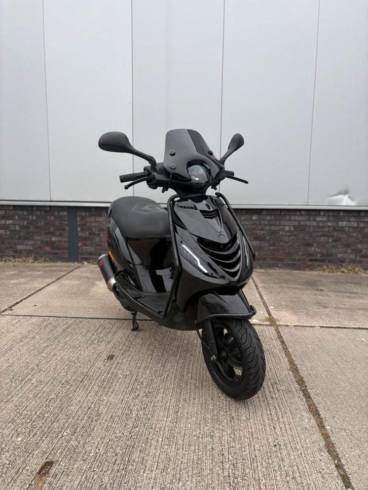 Zip 50cc 4 takt 2V KICKSTART 2015 2 eigenaar, Fietsen en Brommers, Scooters | Piaggio, Zo goed als nieuw, Zip, Benzine, Ophalen of Verzenden