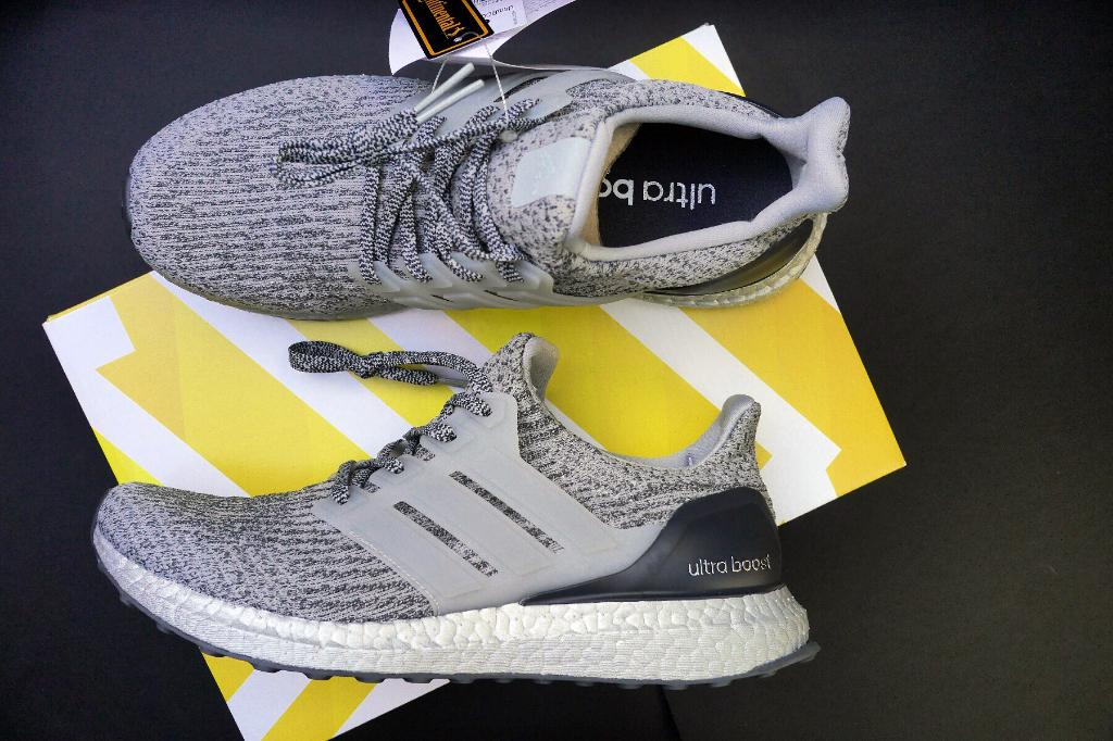 EU42 Adidas Ultra Boost 3 Silver Super Bowl, Ophalen of Verzenden, Nieuw, Overige kleuren, Sneakers of Gympen
