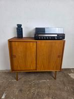 Vintage Deens kastje met schuifdeurtjes Mid-Century n, Huis en Inrichting, Ophalen, Gebruikt, 50 tot 100 cm, X