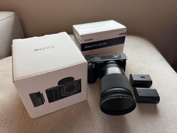SONY ZV-E10 II - SIGMA 16MM F1/4 NIEUW!, Audio, Tv en Foto, Fotocamera's Analoog, Zo goed als nieuw, Compact, Overige Merken, Ophalen