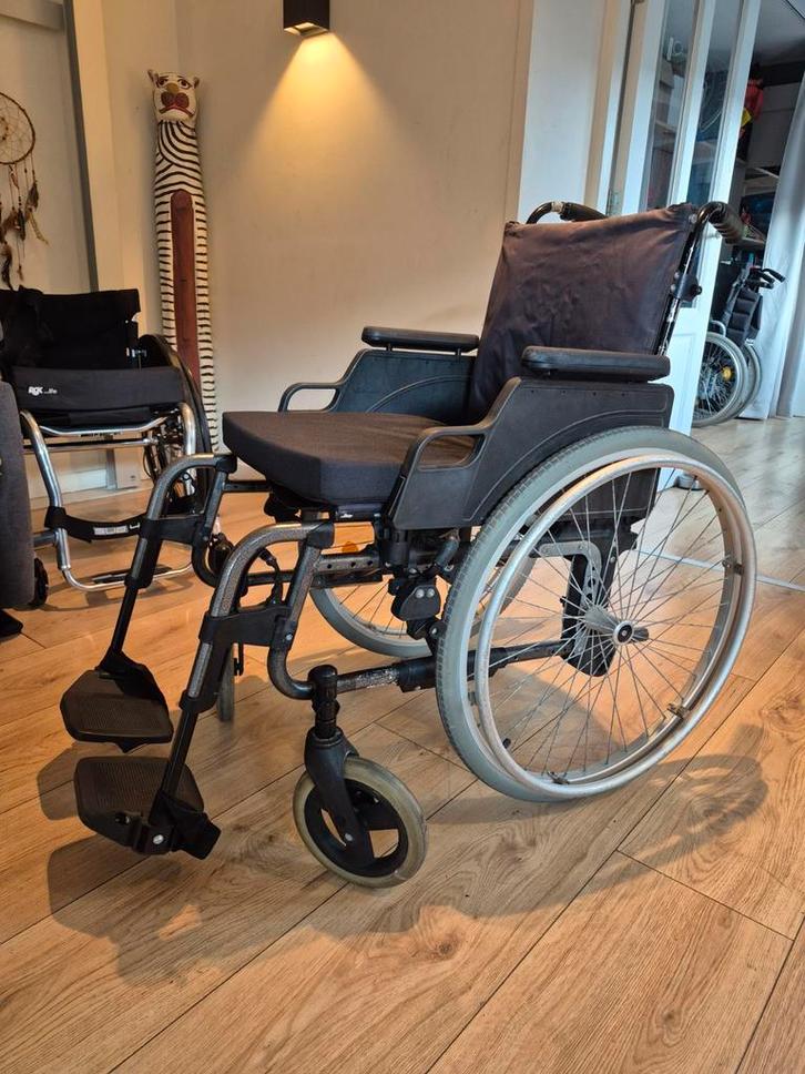 Quickie lichtgewicht vouwrolstoel, Diversen, Rolstoelen, Zo goed als nieuw, Duwrolstoel, Ophalen of Verzenden