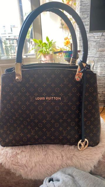 Louis Vuitton Handtas Bruin beschikbaar voor biedingen