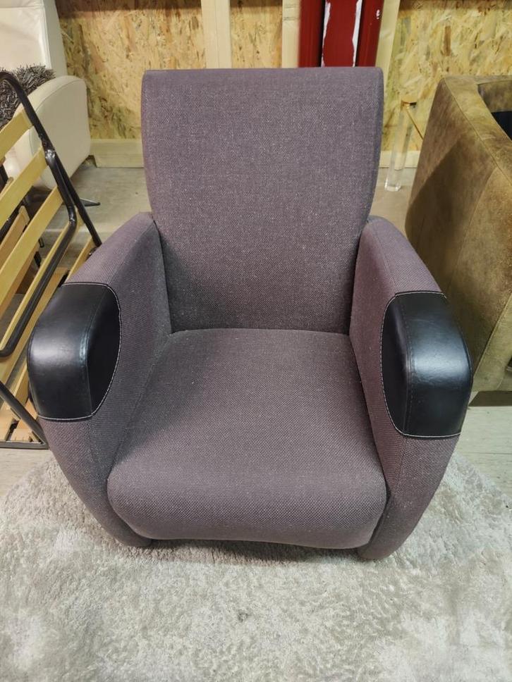 Set van 2 Moderne Fauteuils met Zwarte Leren Armleuningen, Huis en Inrichting, Fauteuils, Zo goed als nieuw, Leer, Stof, 75 tot 100 cm