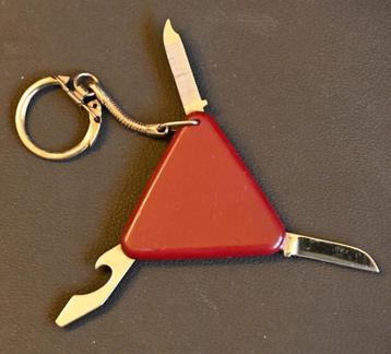 ️ Compacte multitool sleutelhanger – 3-in-1 gemak beschikbaar voor biedingen