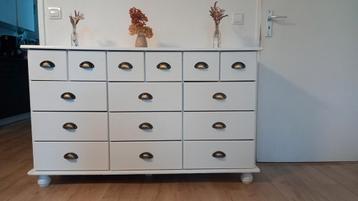 Dressoir,  buffetkast,  ladenkast  beschikbaar voor biedingen