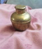 Koperen pot voor bijvoorbeeld in een poppenhuis.
5 cm hoog., Ophalen of Verzenden, Koper