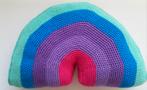 Gondas Creaties Regenboog kussentje. Kleuren v. tv-programma, Ophalen of Verzenden, Nieuw