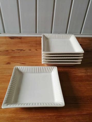 Vierkant bordjes ( géén wedgewood ) beschikbaar voor biedingen