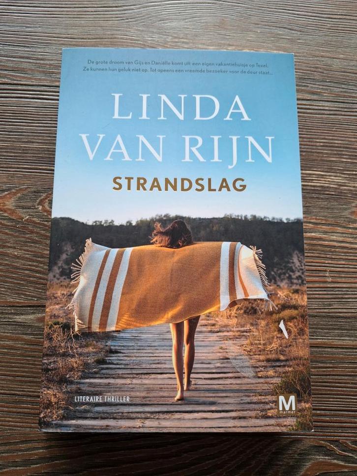 Linda van Rijn - Strandslag, Boeken, Thrillers, Zo goed als nieuw, Ophalen of Verzenden
