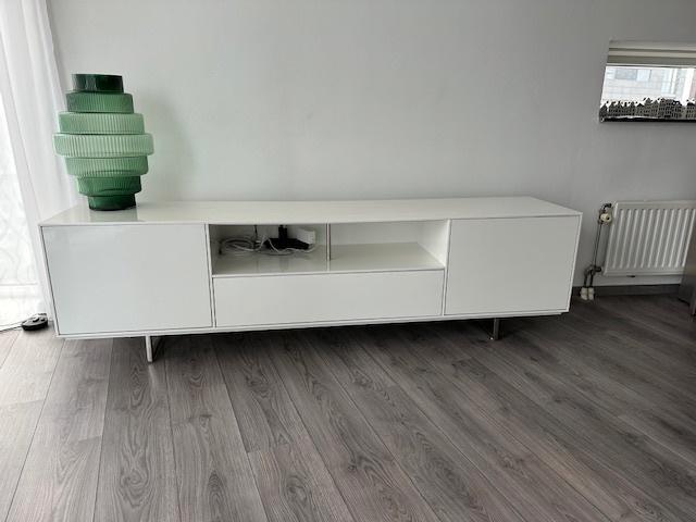 Moderne TV-dressoir - Hoogglans wit, Huis en Inrichting, Kasten | Televisiemeubels, Gebruikt, Minder dan 100 cm, 200 cm of meer