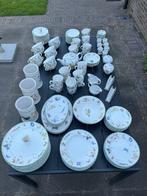 Uitgebreid servies van Janneke Brinkman - Fruit & Flowers, Huis en Inrichting, Keuken | Servies, Ophalen, Zo goed als nieuw, Overige stijlen