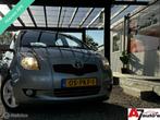 Toyota Yaris 1.3 VVTi Nieuwe APK., Gebruikt, 4 cilinders, 995 kg, 547 kg