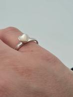 Zilveren ring met hart - Hans Henrik Nygaard, Sieraden, Tassen en Uiterlijk, Ringen, Gebruikt, Verzenden, 19 tot 20, Met edelsteen