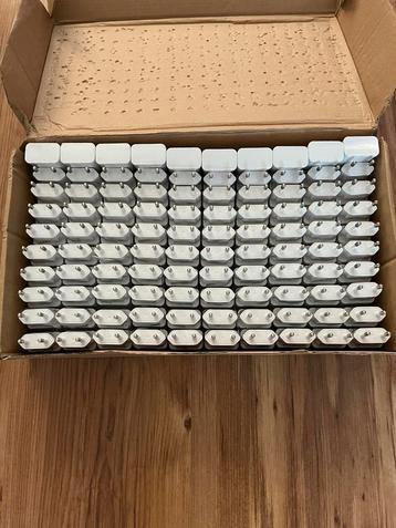 Adapters nieuw!! (100 stuks) beschikbaar voor biedingen