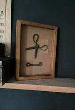 Franse oude lijst met antiek schaartje en sleutel, Antiek en Kunst, Ophalen of Verzenden