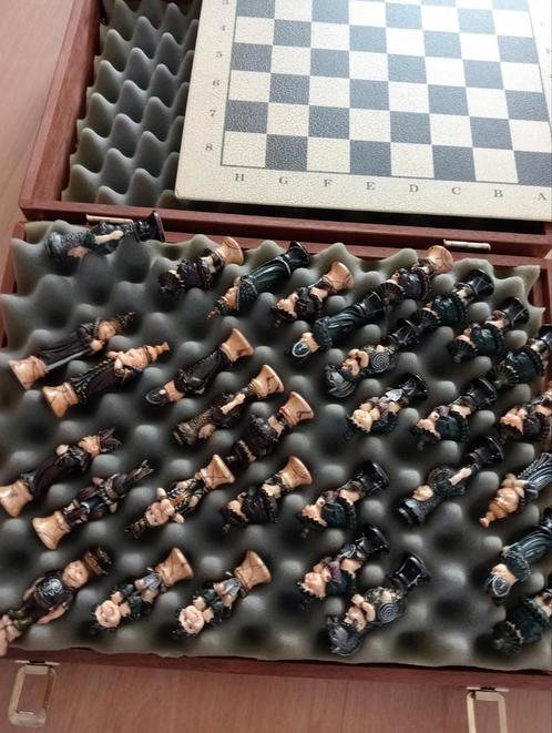 Efteling laven schaakspel in houten koffer, Hobby en Vrije tijd, Gezelschapsspellen | Bordspellen, Nieuw, Ophalen