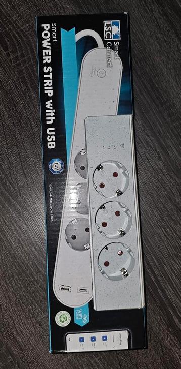 LSC Smart Power Strip met USB beschikbaar voor biedingen