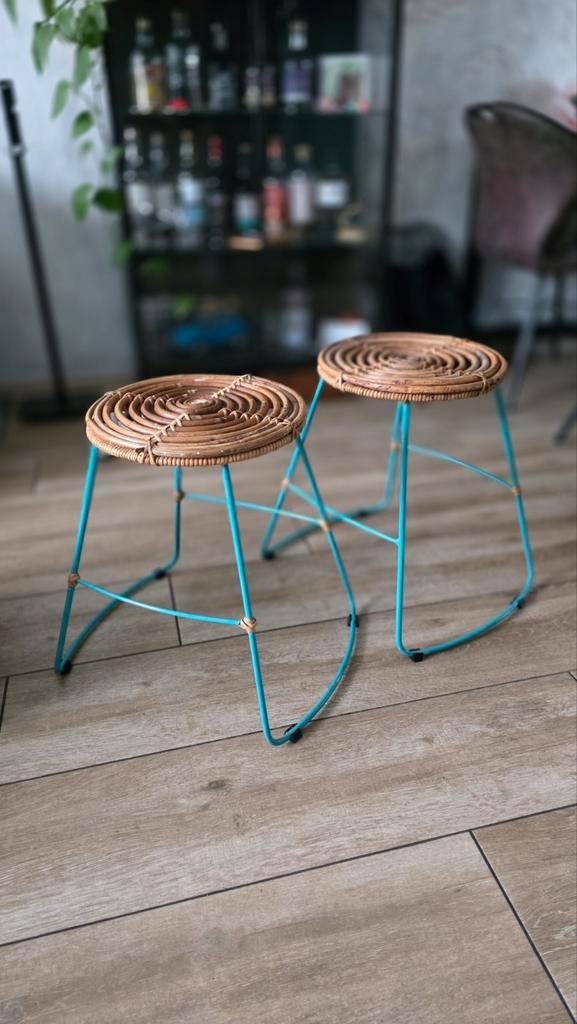 Set van 2 Riet/Rotan Krukjes, Huis en Inrichting, Stoelen, Zo goed als nieuw, Twee, Metaal, Riet of Rotan, Overige kleuren, Ophalen