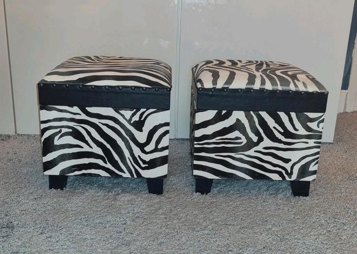 Twee zebra poefjes met opbergruimte

34 x 34 x 34 cm, Huis en Inrichting, Banken | Voetenbanken en Poefen, Gebruikt, Minder dan 50 cm