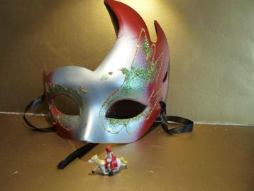 MASKER    20 cm. hoog & 18 cm. breed beschikbaar voor biedingen