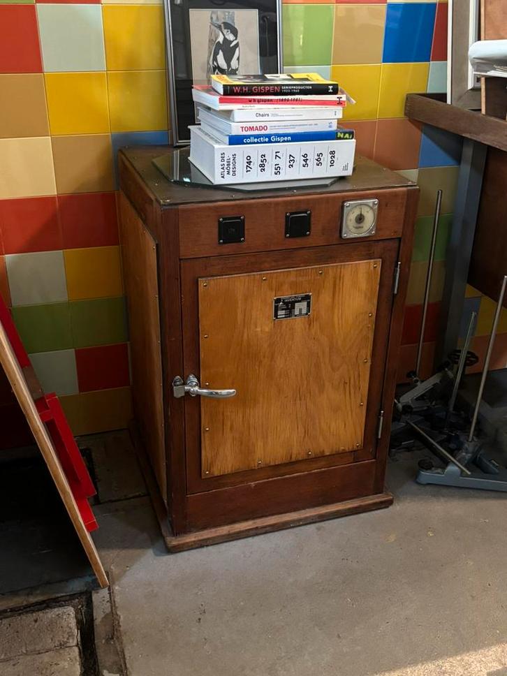 Vintage broedkast :/ schoolkast, Antiek en Kunst, Antiek | Meubels | Kasten, Ophalen