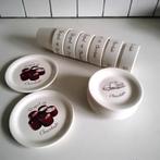 Stapel op chocolade:6 bekers,2 taartbordjes, 6 petitfours, Huis en Inrichting, Keuken | Servies, Ophalen of Verzenden, Zo goed als nieuw