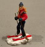 Kerst dorp beeldje vrouw op ski’s !, Ophalen of Verzenden, Gebruikt