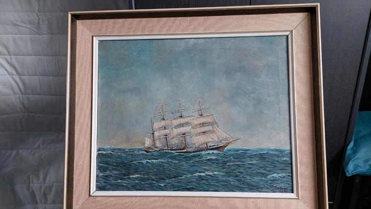 Olieverfschilderij zeilschip op zee in crème/ gouden lijst, Antiek en Kunst, Kunst | Schilderijen | Klassiek, Ophalen