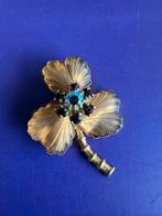 Vintage Klaver Broche glas met Strass, Overige materialen, 4 tot 7 cm, Gebruikt, Ophalen of Verzenden